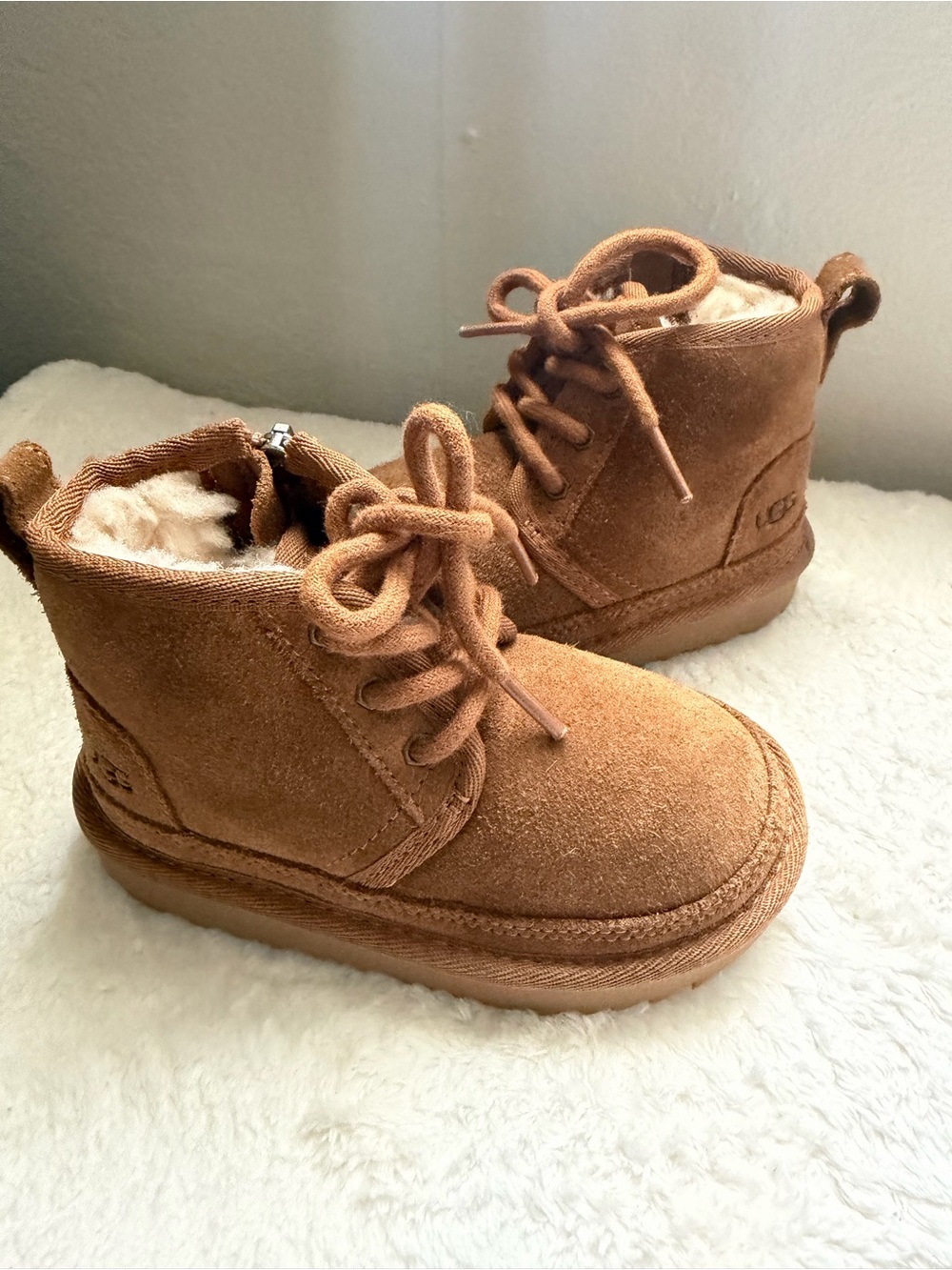 UGG Neumel Boots Kids Size 8C Brown Suede Shearling Lined
